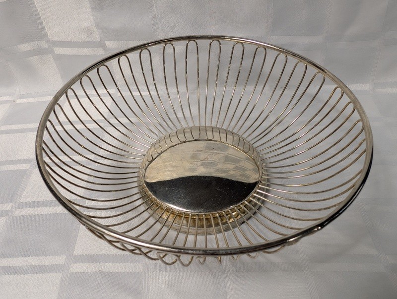 Wire Metal Fruit Basket - image 1 of 8