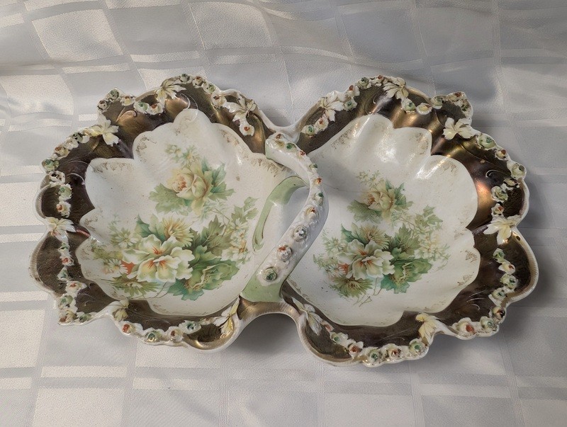 Two-section shell-shaped porcelain serving dish with floral pattern - image 1 of 15
