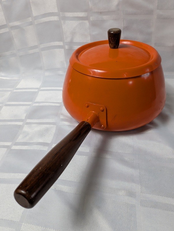 Orange enamel pot with lid and wooden handle - image 5 of 14
