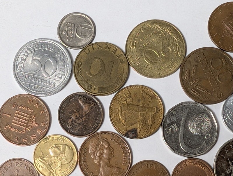 Assorted international coins including Jamaican 1975 issues - image 9 of 26