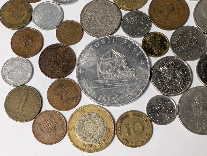 Diverse collection of coins and a commemorative token - image 4 of 20