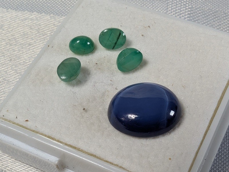 Green teardrop gemstones and a blue cabochon in display box - image 4 of 8