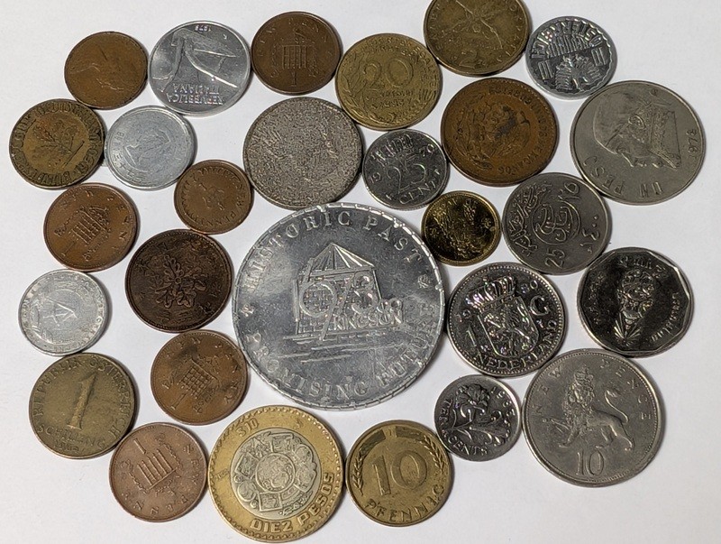 Diverse collection of coins and a commemorative token - image 3 of 20