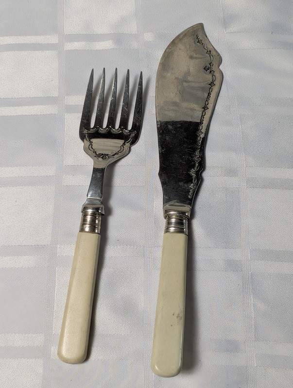 Vintage carving fork and knife with cream handles - image 7 of 10