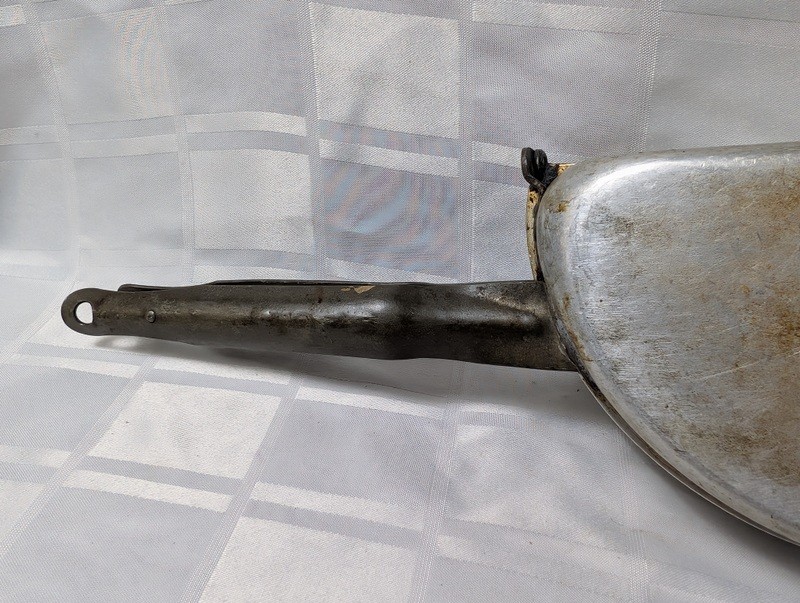 Wear-Ever Aluminum No. 137 Clamshell Pan - image 3 of 11
