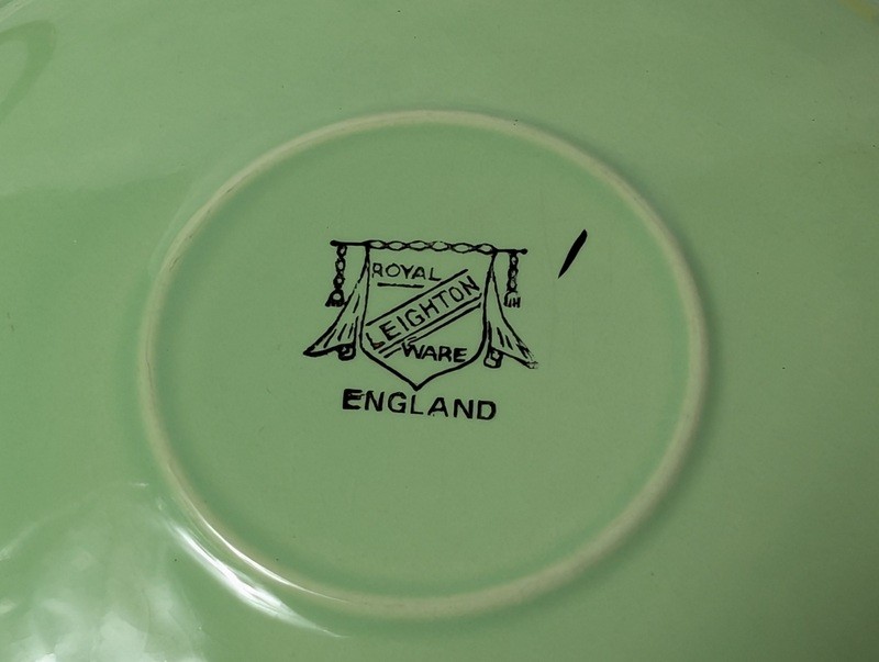 Green teacup and saucer set with gold trim - image 8 of 9