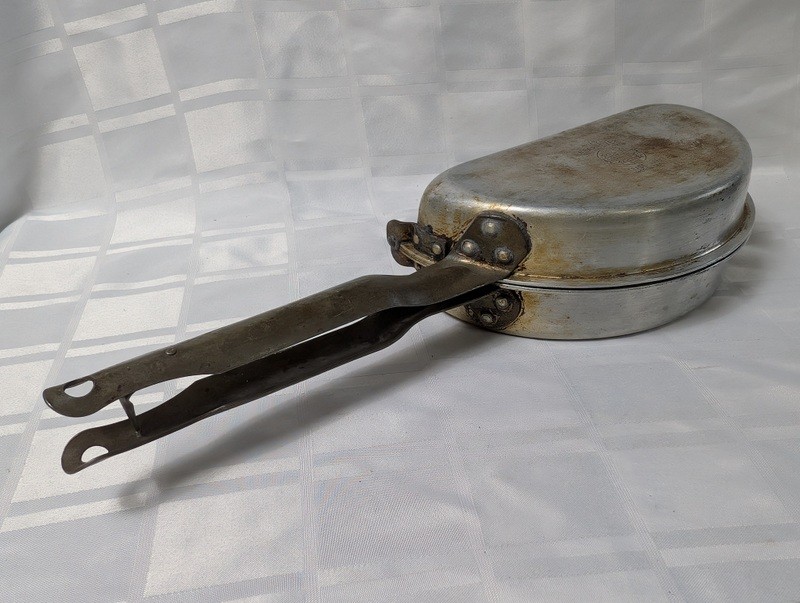 Wear-Ever Aluminum No. 137 Clamshell Pan - image 6 of 11