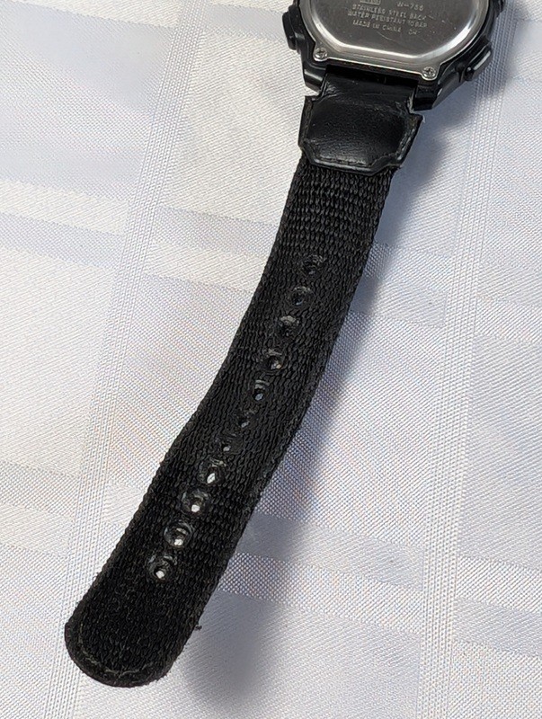 Casio digital wristwatch with illuminator and world time - image 9 of 10