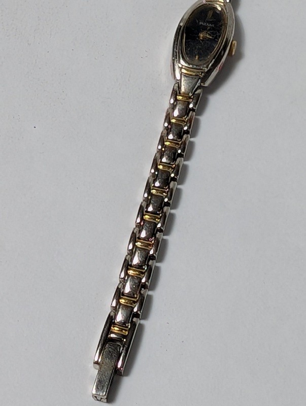 Two vintage wristwatches (Pulsar bracelet and round quartz) - image 5 of 9