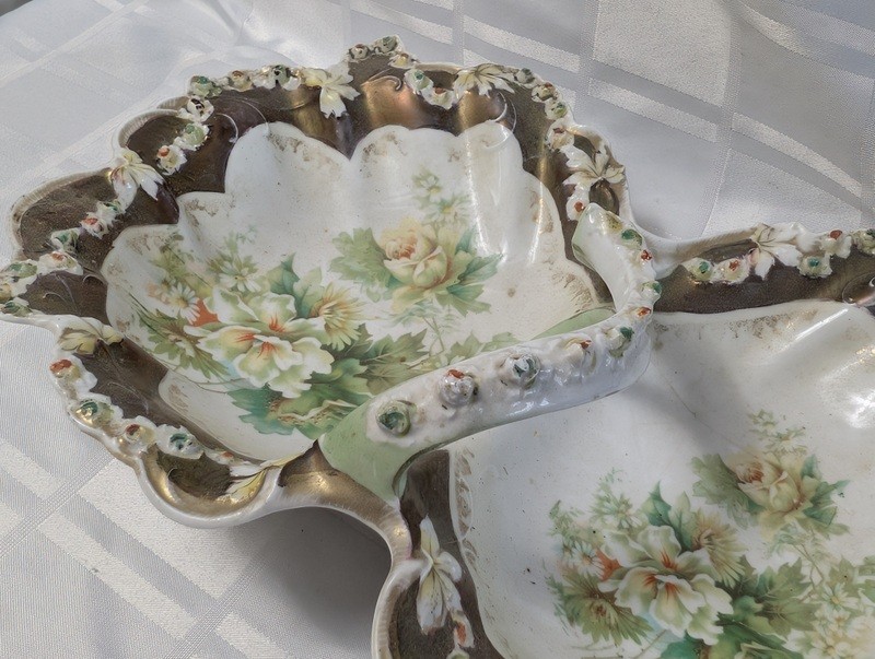 Two-section shell-shaped porcelain serving dish with floral pattern - image 7 of 15