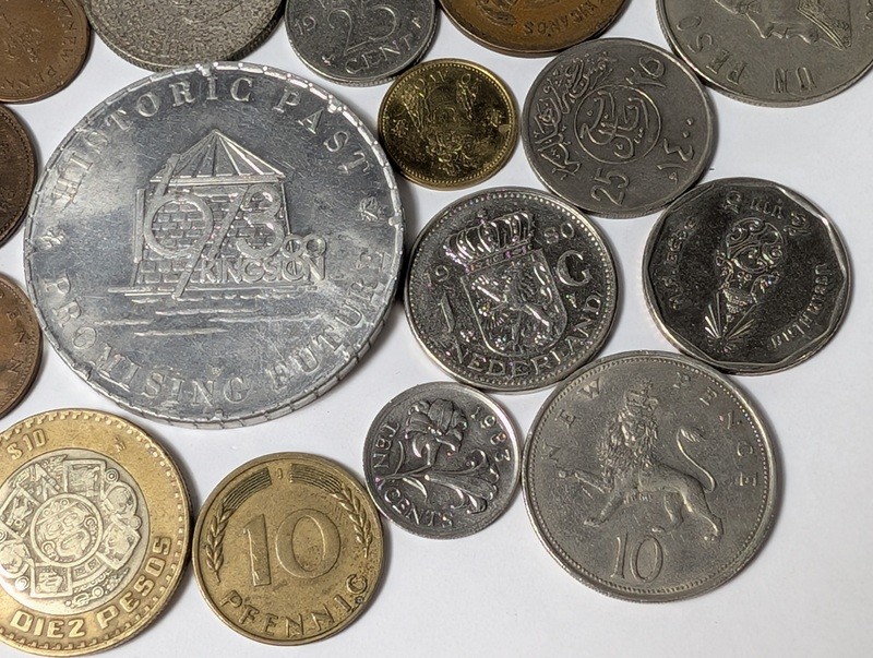 Diverse collection of coins and a commemorative token - image 9 of 20
