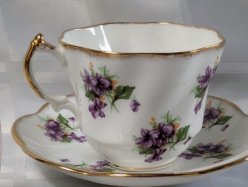 Salisbury bone china teacup set with floral mugs and scalloped plate - image 6 of 15