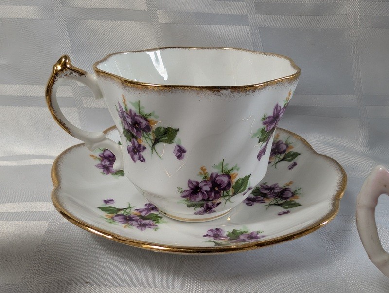 Salisbury bone china teacup set with floral mugs and scalloped plate - image 3 of 15