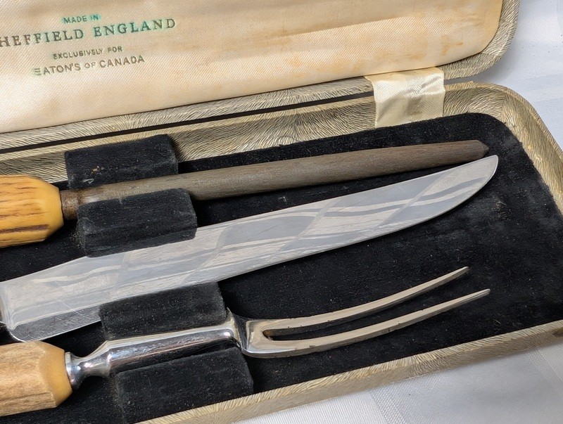 Haddon Hall carving set in case - image 8 of 10