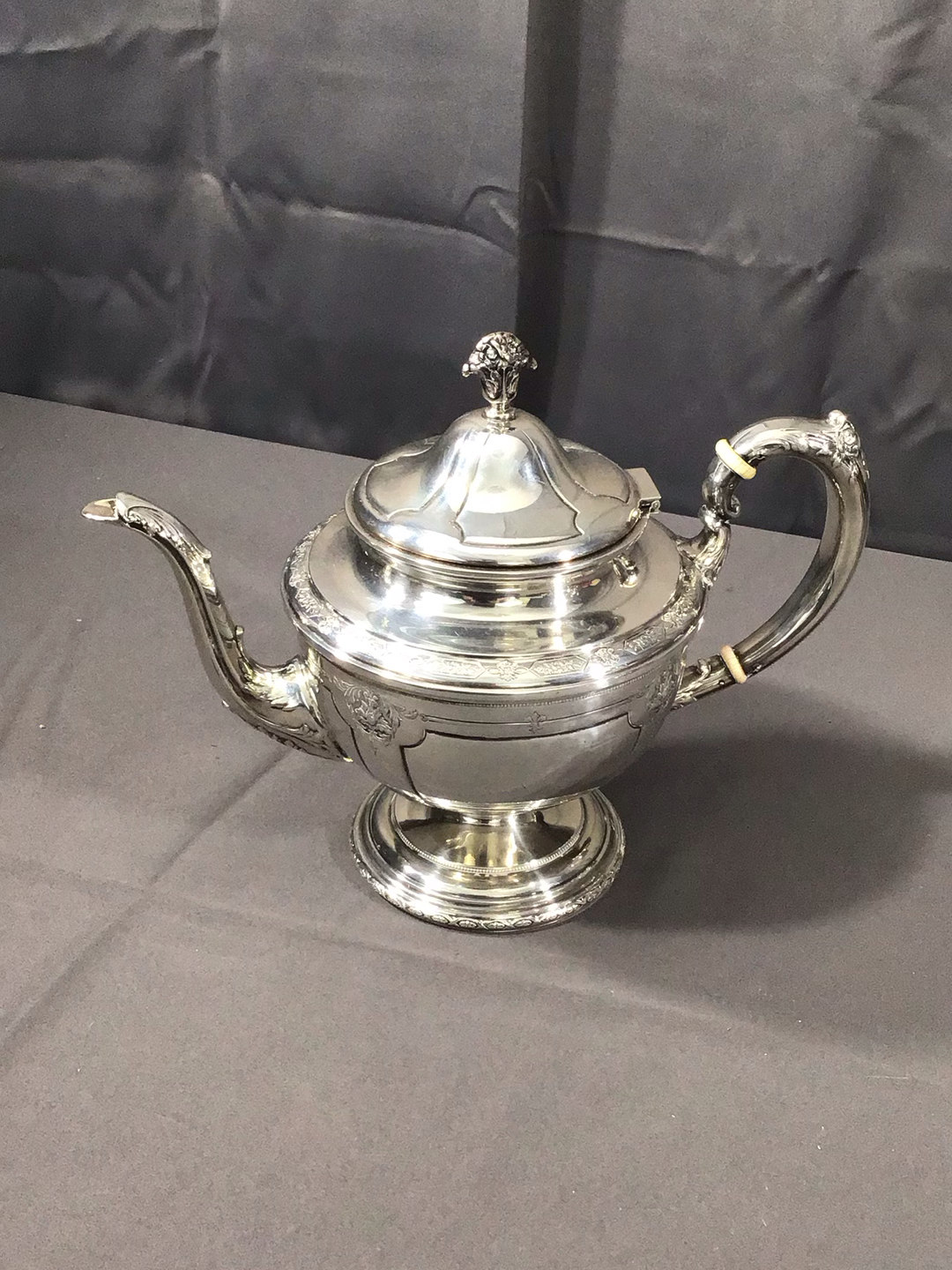 Towle Sterling Louis XIV Coffee & Tea Pots (1000+dwt) - image 4 of 6