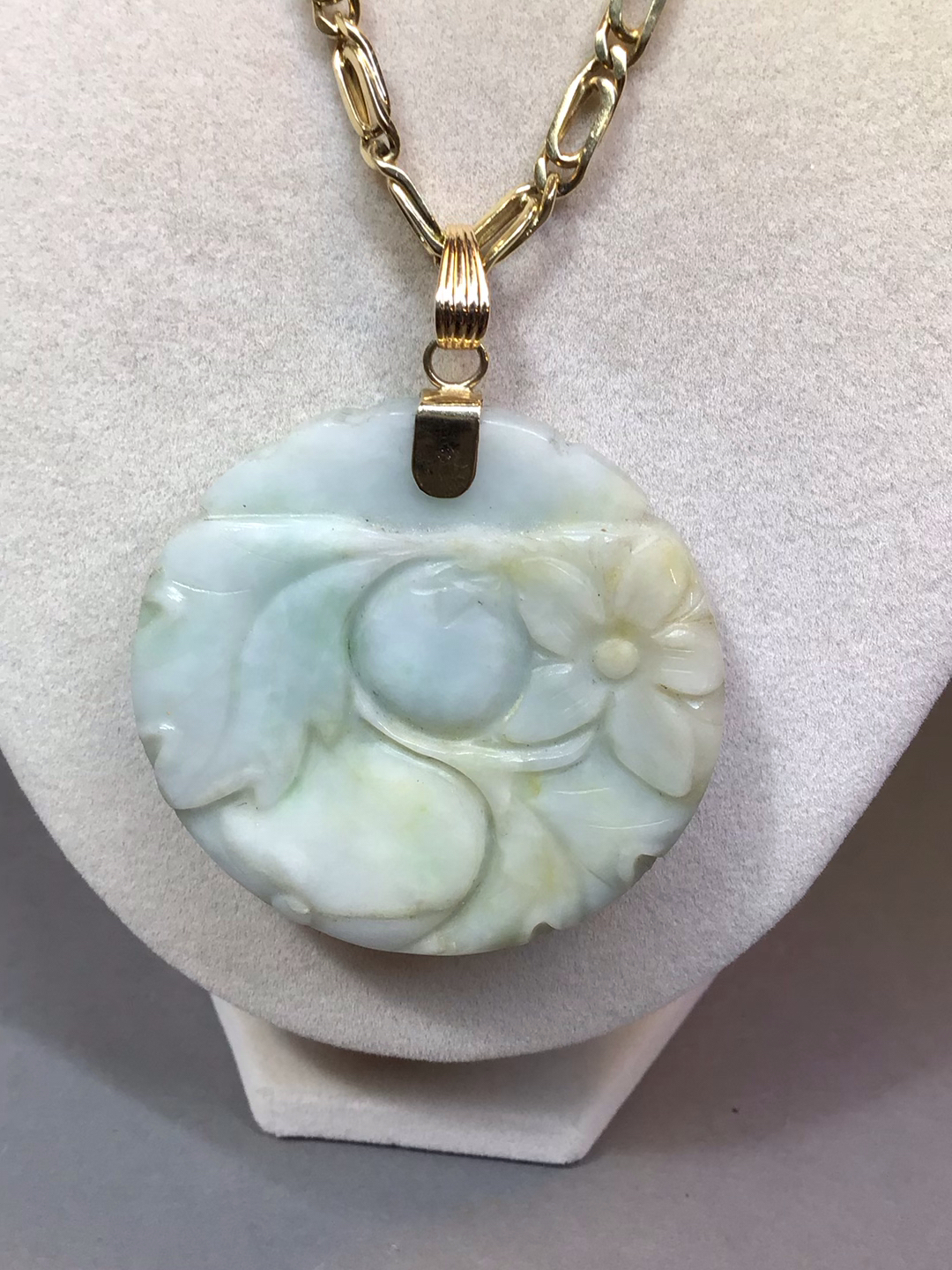 14K Yellow Gold & Jade Necklace (19+dwt) - image 2 of 9
