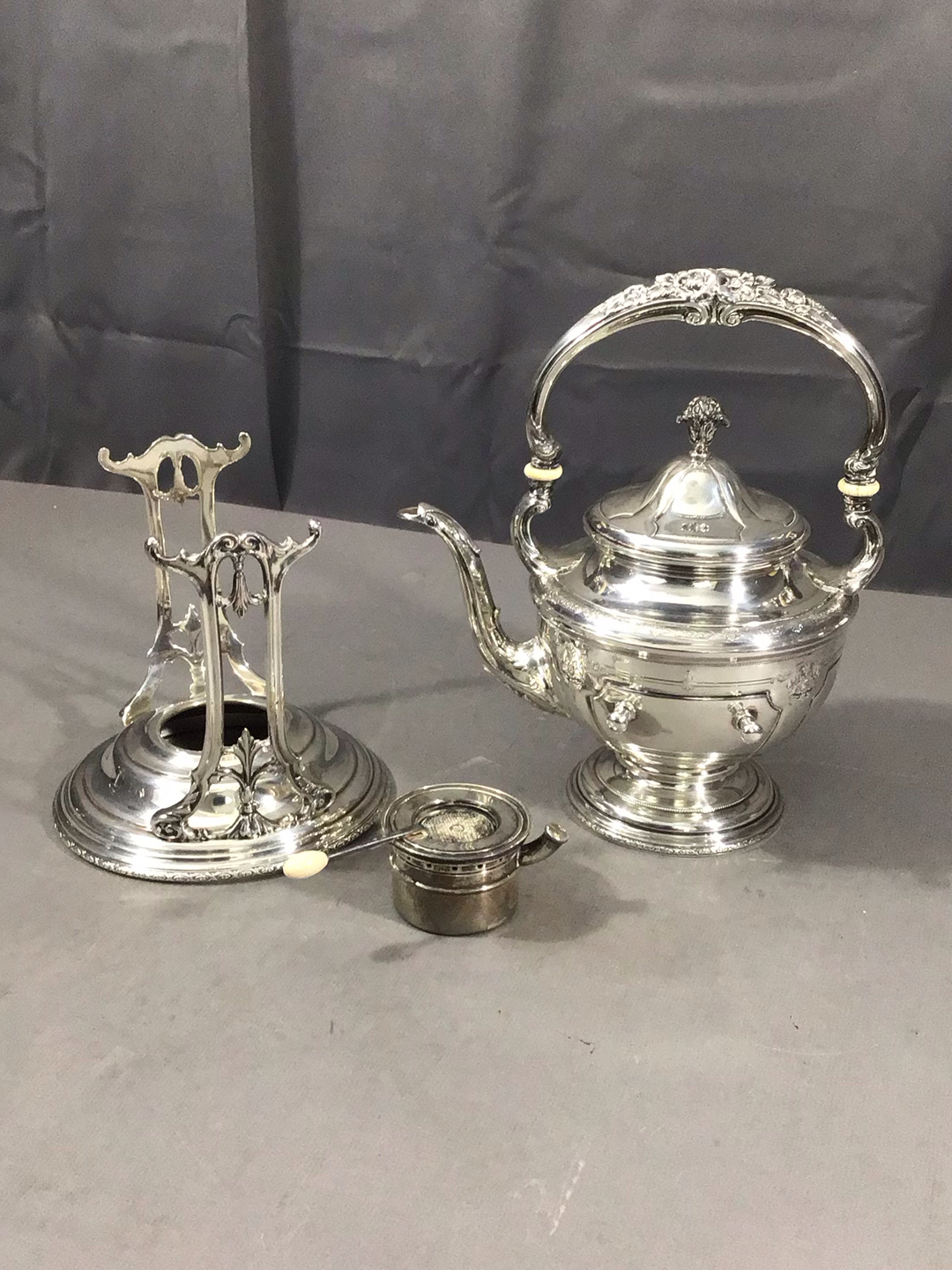 Towle Sterling Louis XIV Kettle & Warmer (1030+dwt) // updated dwt in title, unchanged in description - image 2 of 9
