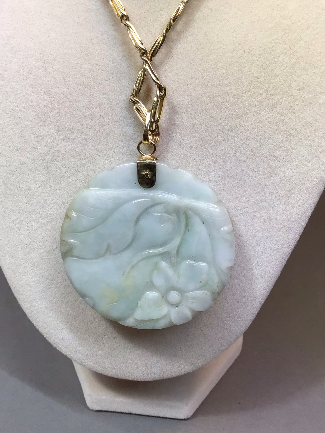 14K Yellow Gold & Jade Necklace (19+dwt) - image 3 of 9
