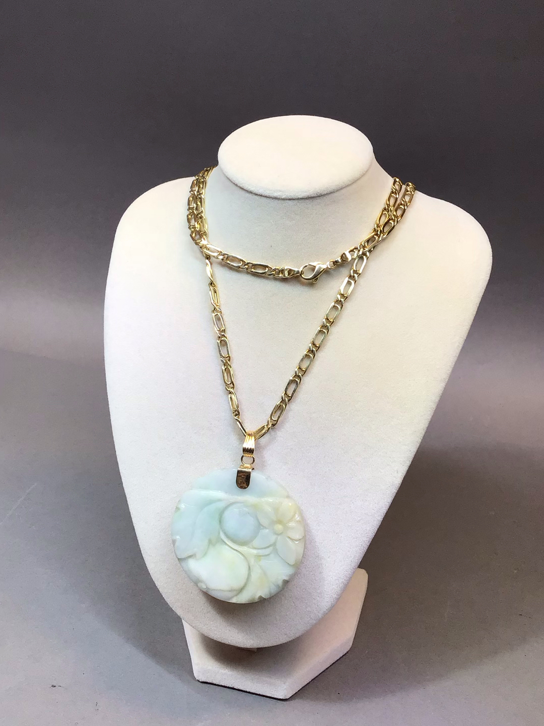 14K Yellow Gold & Jade Necklace (19+dwt) - image 1 of 9
