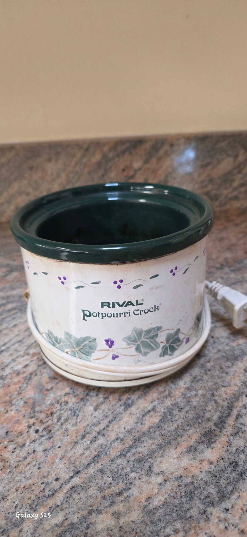 Kitchen Duo – Rival Potpourri Crock & KitchenAid Electric Kettle - image 1 of 4
