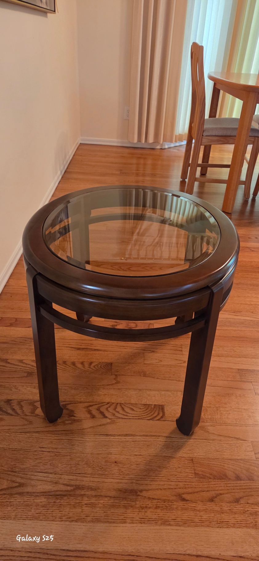 Round glass-top coffee table - image 3 of 3