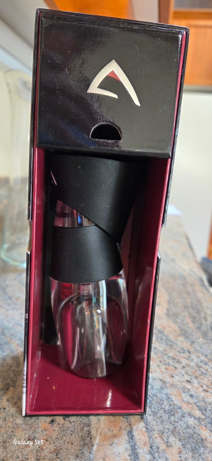 Green fish-shaped ceramic creamer with matching plate, stainless steel creamer with saucer, and Vinturi wine aerator box - image 4 of 7