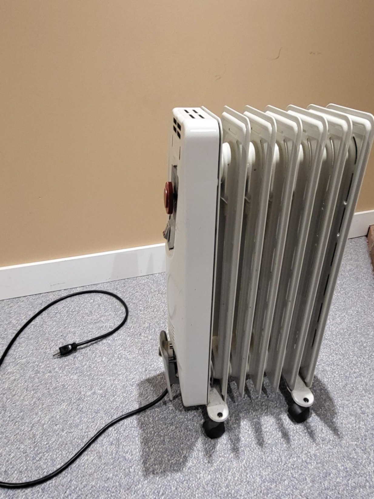 Portable Oil-Filled Column Radiator Heater - image 1 of 2