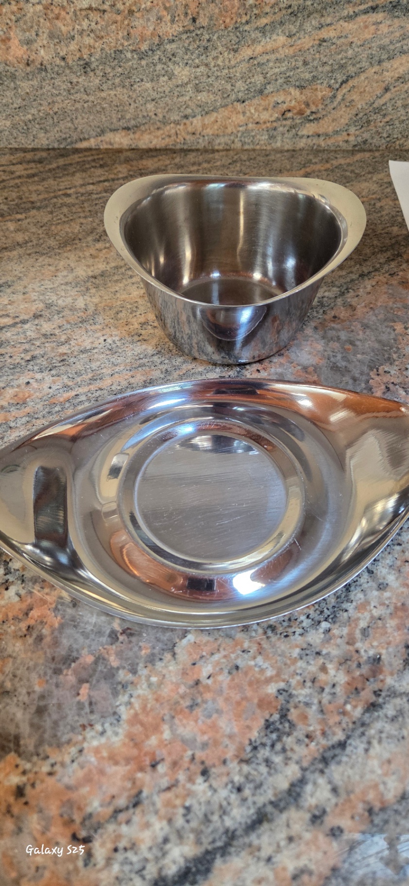 Green fish-shaped ceramic creamer with matching plate, stainless steel creamer with saucer, and Vinturi wine aerator box - image 7 of 7
