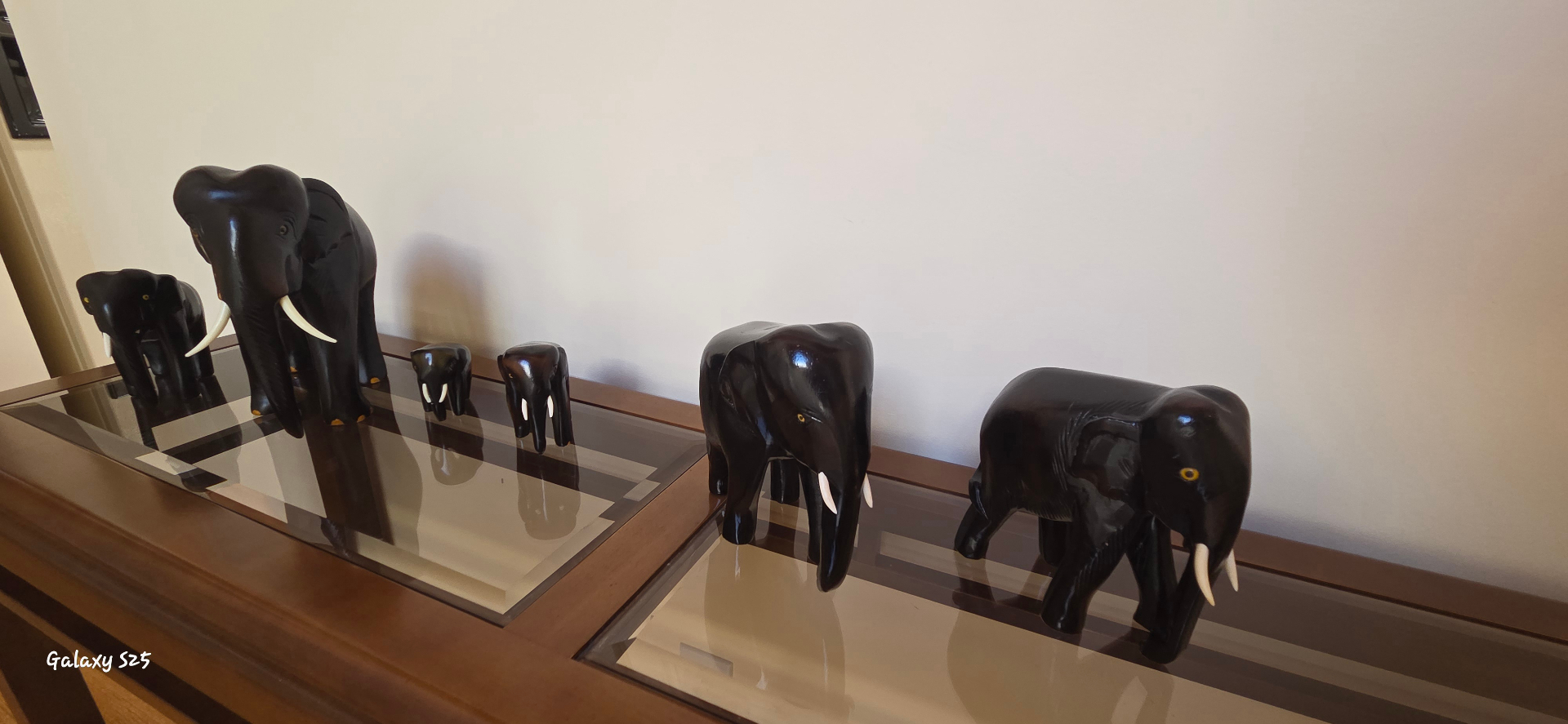 Carved Wood Elephant Family – Set of 6 Graduated Figurines A charming set of hand-carved wooden elephants in a classic "walking parade" arrangement, ranging from large to small. - image 4 of 4