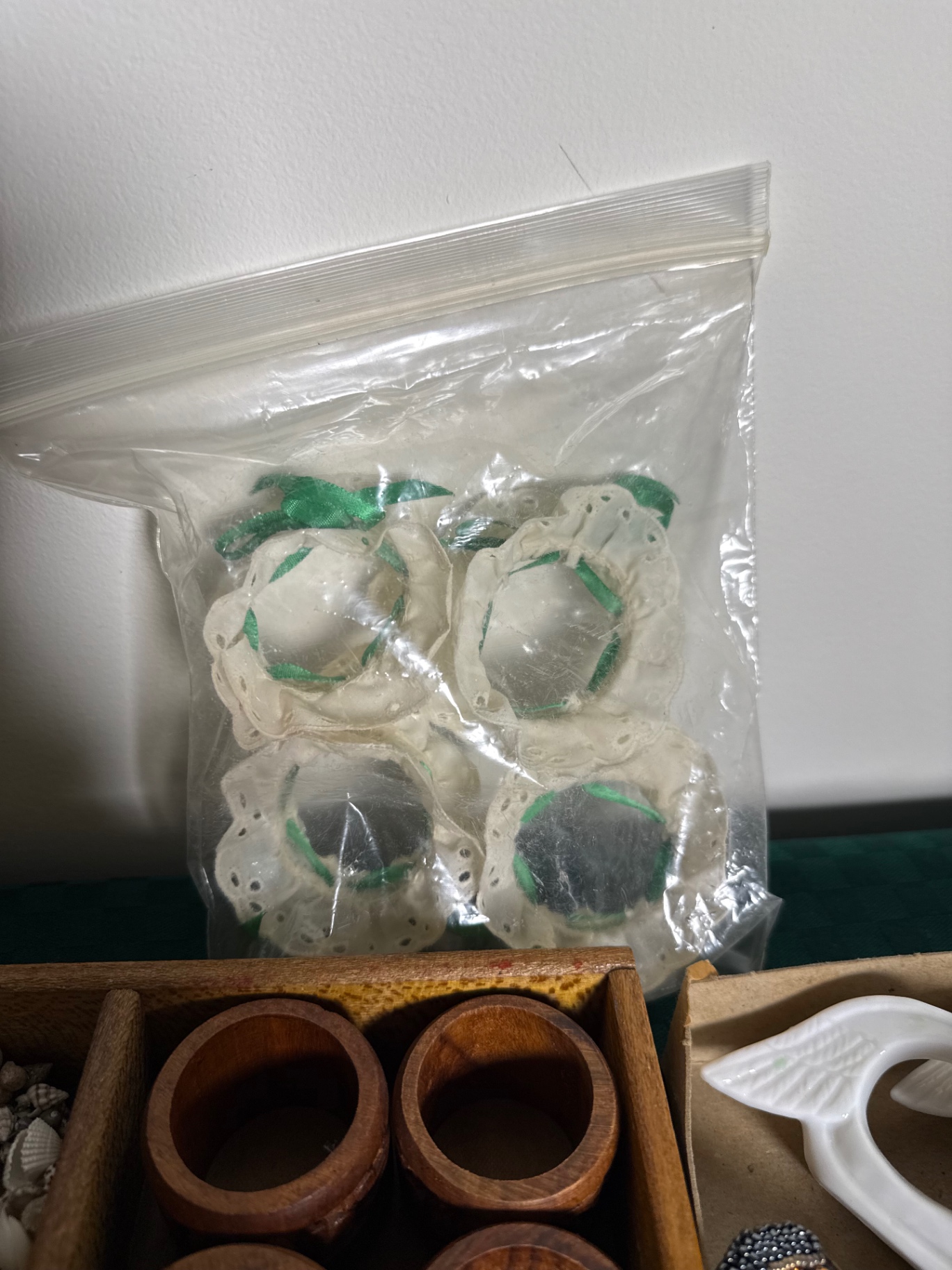 Assorted napkin rings and decorative trinkets - image 5 of 8