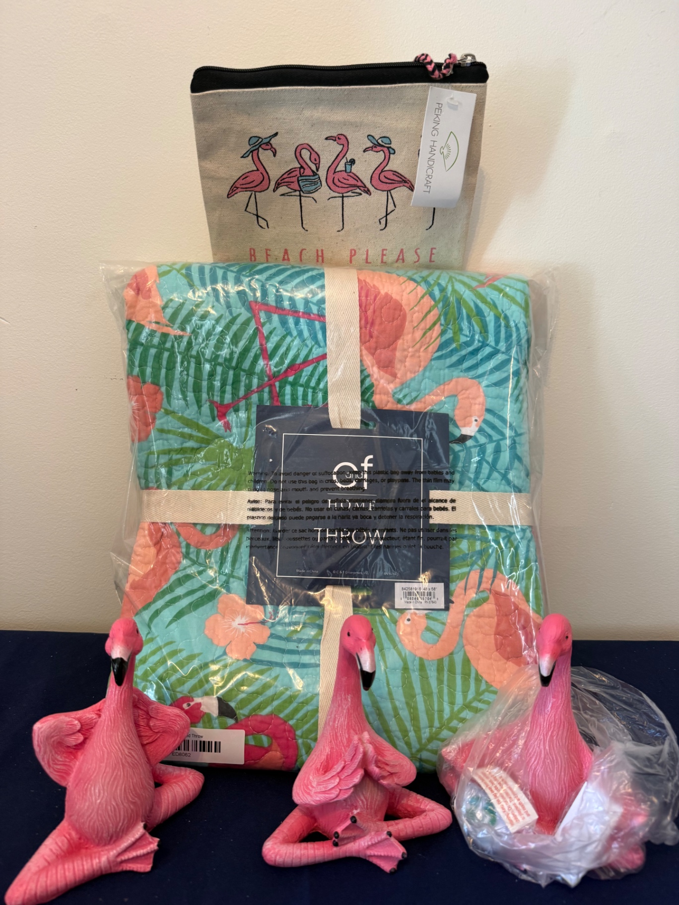 Flamingo-themed throw blanket with matching zip pouch and pink flamingo figurines - image 2 of 3