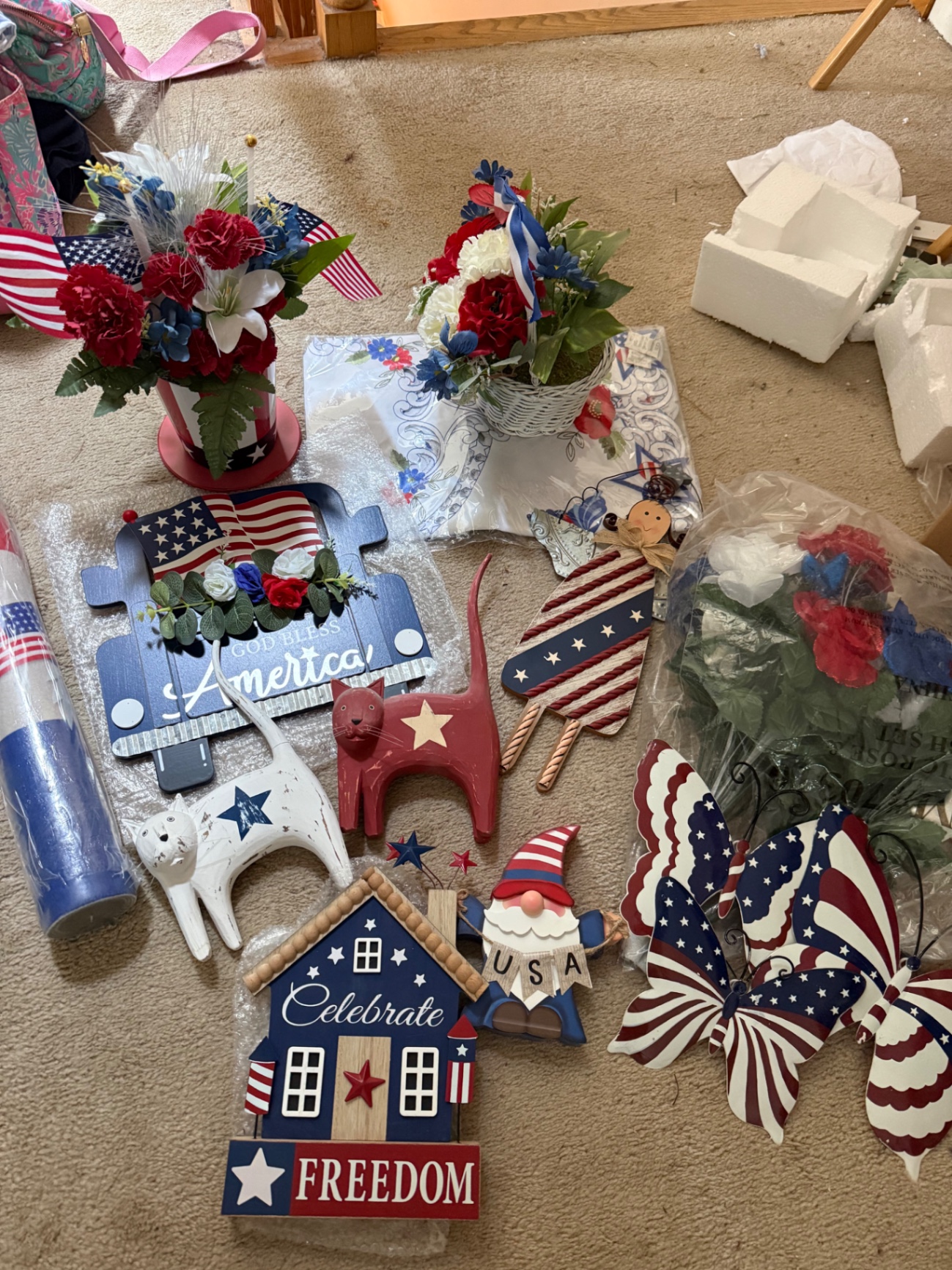 Patriotic USA-themed home decor assortment - image 7 of 8
