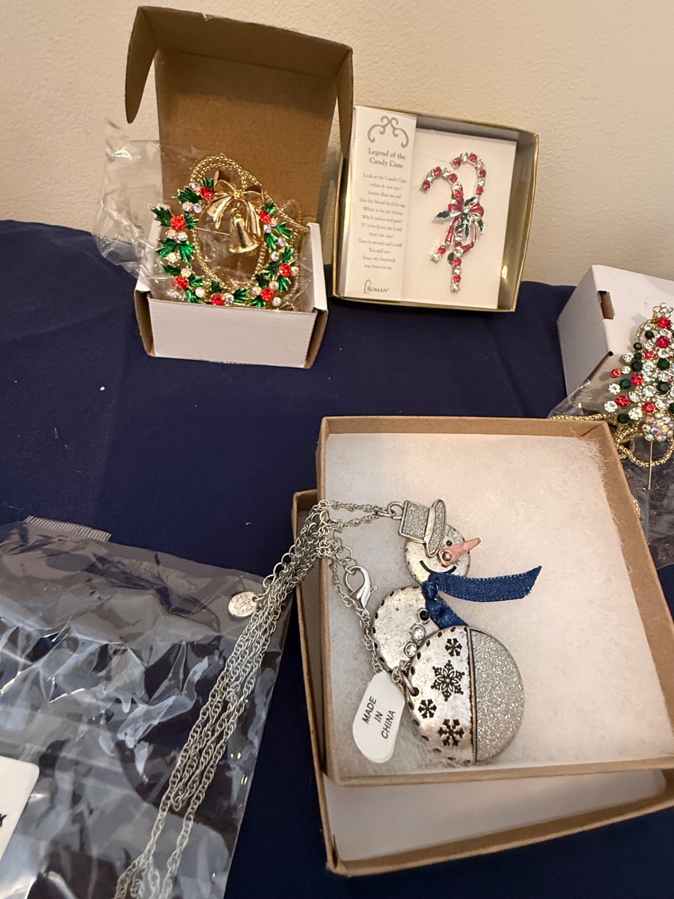 Christmas-themed jewelry and ornaments - image 2 of 4