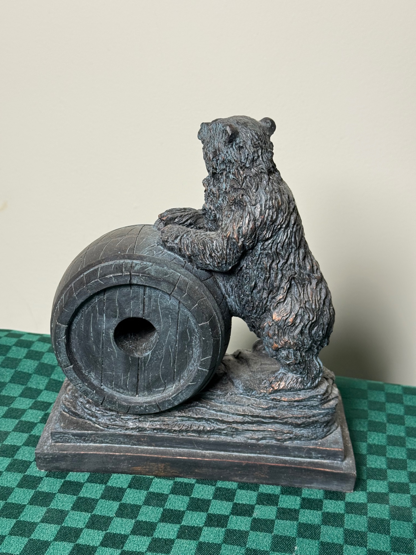 Bear-themed clock and teddy bear collectibles - image 5 of 7