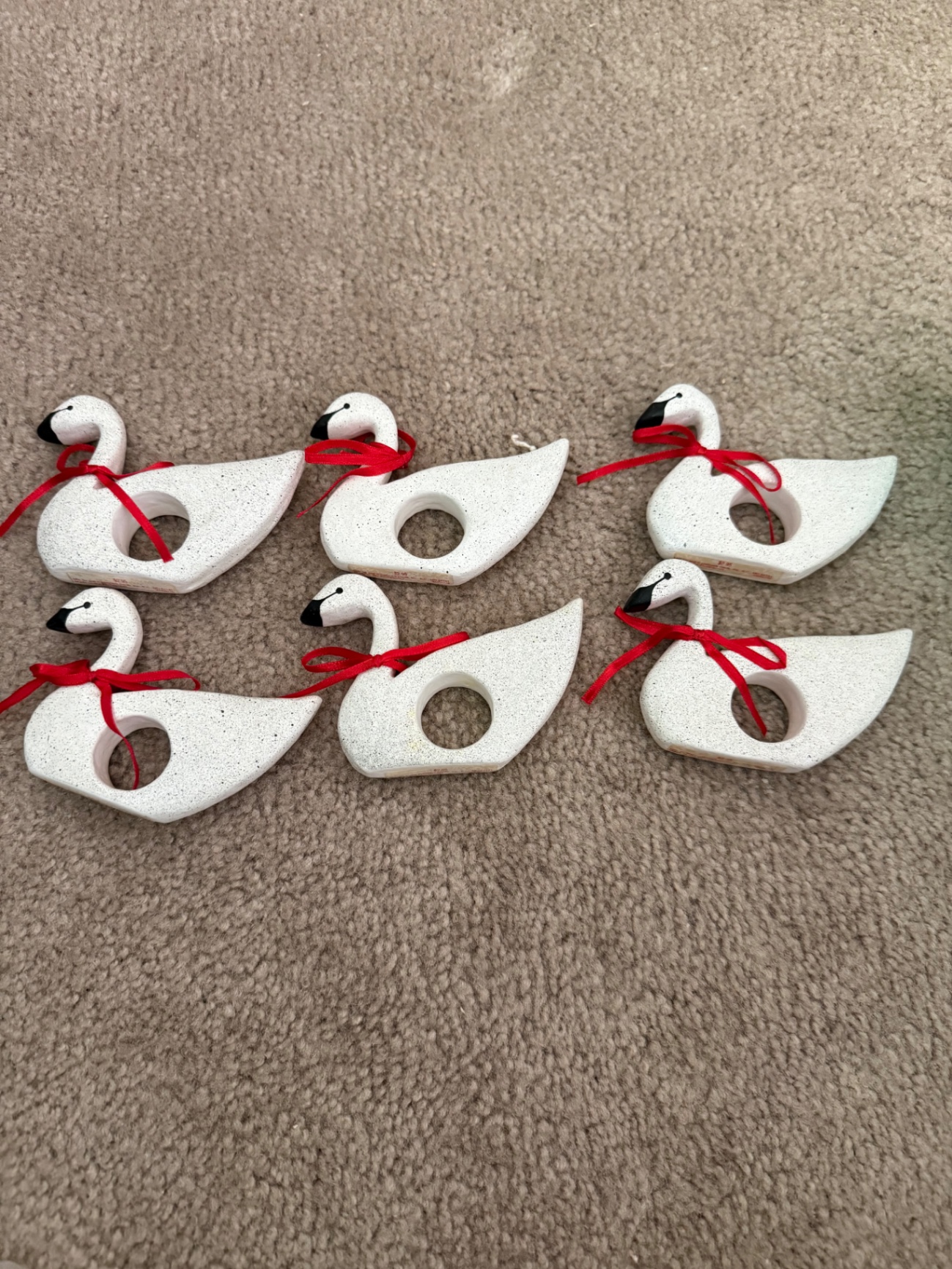 Assorted napkin rings and decorative trinkets - image 7 of 8