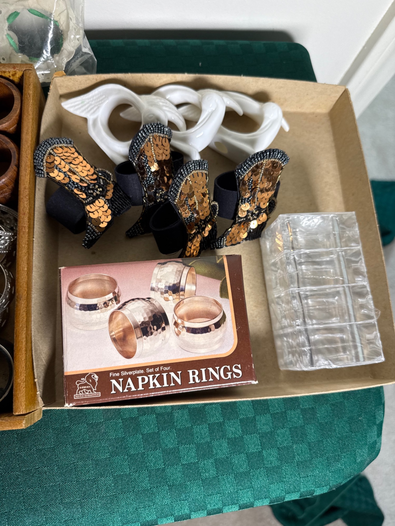 Assorted napkin rings and decorative trinkets - image 4 of 8