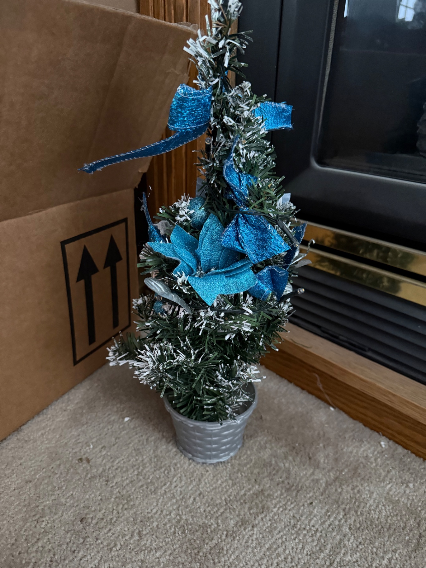Assorted Christmas Holiday Centerpieces and Wreaths - image 5 of 8