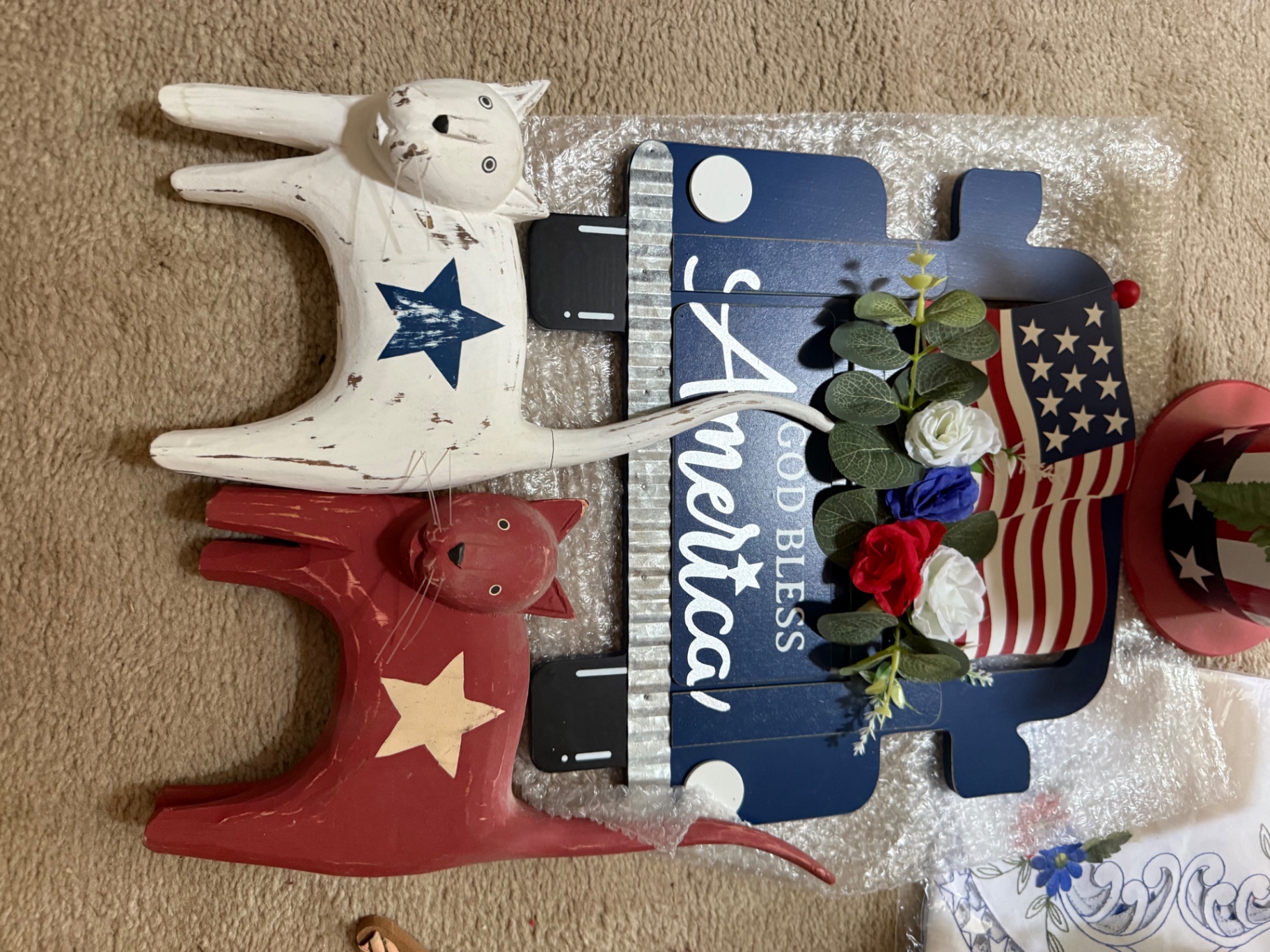 Patriotic USA-themed home decor assortment - image 3 of 8