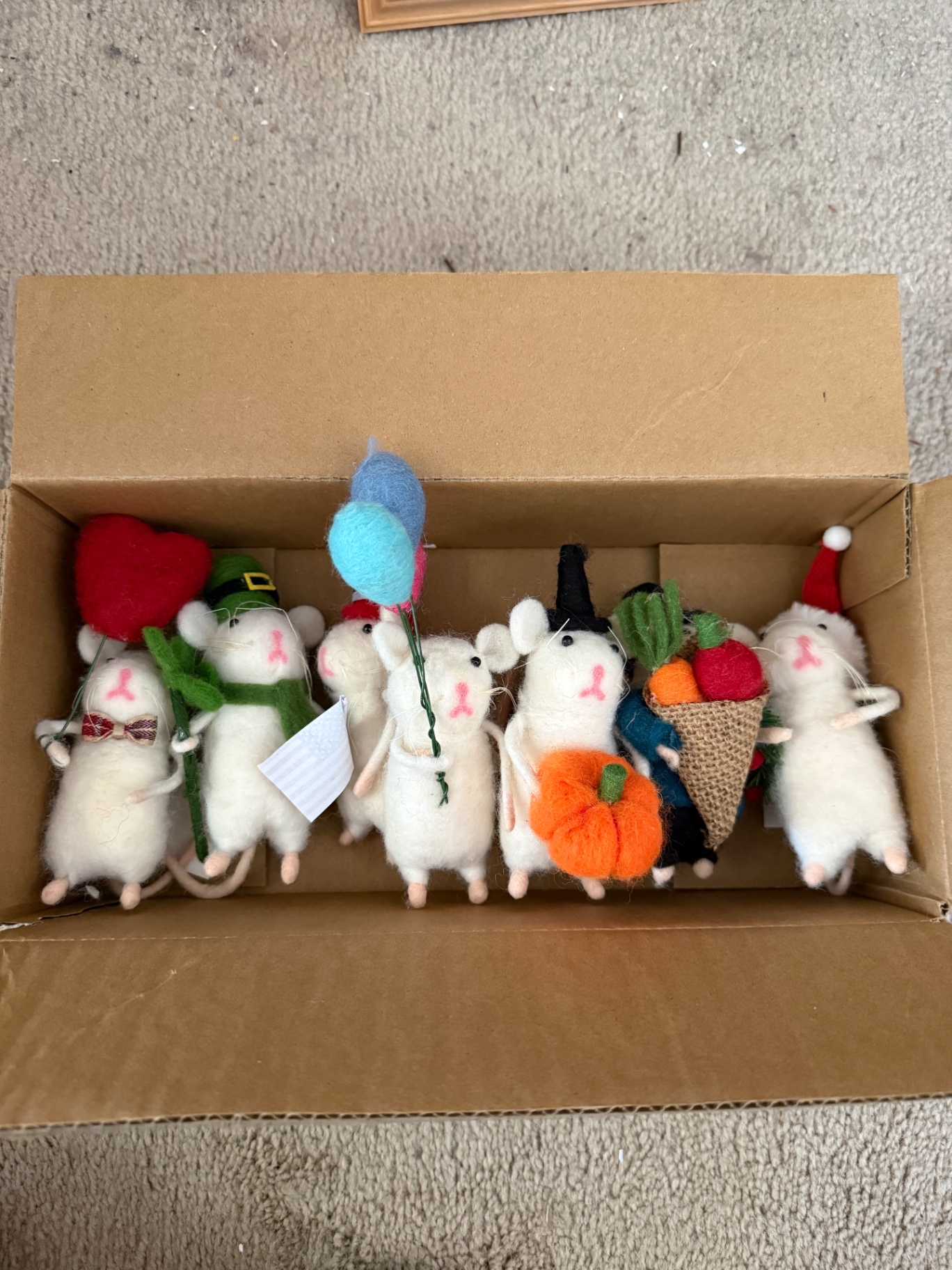 Set of felt mouse figurines with festive accessories - image 4 of 4