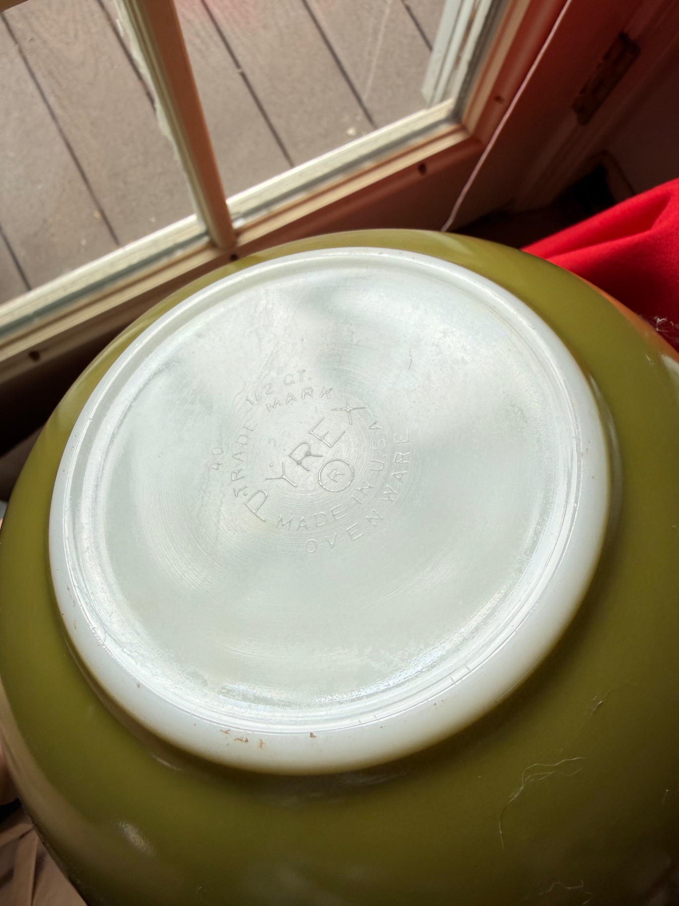 Set of floral-bordered Pyrex mixing bowls - image 4 of 7