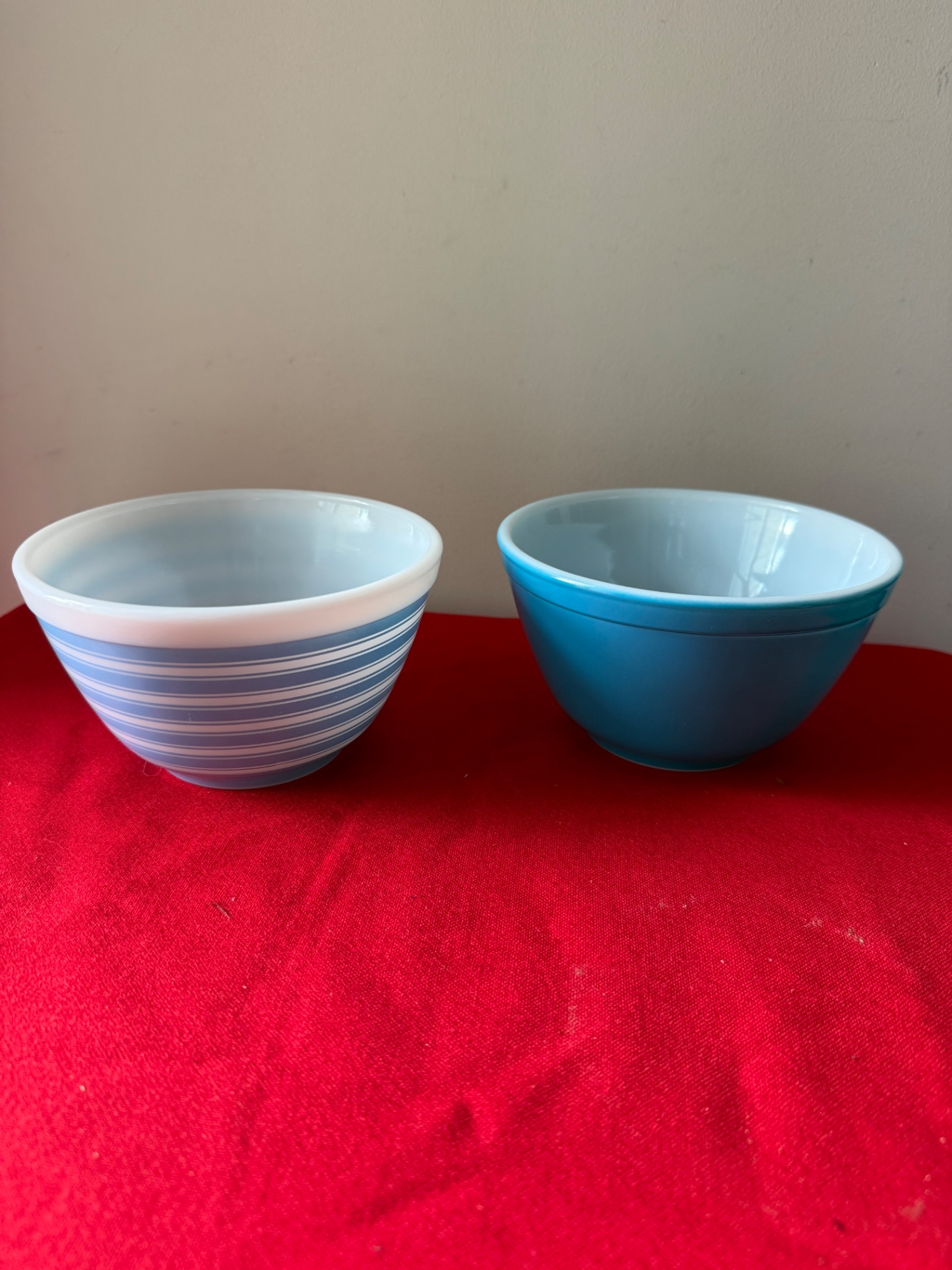 Set of floral-bordered Pyrex mixing bowls - image 6 of 7