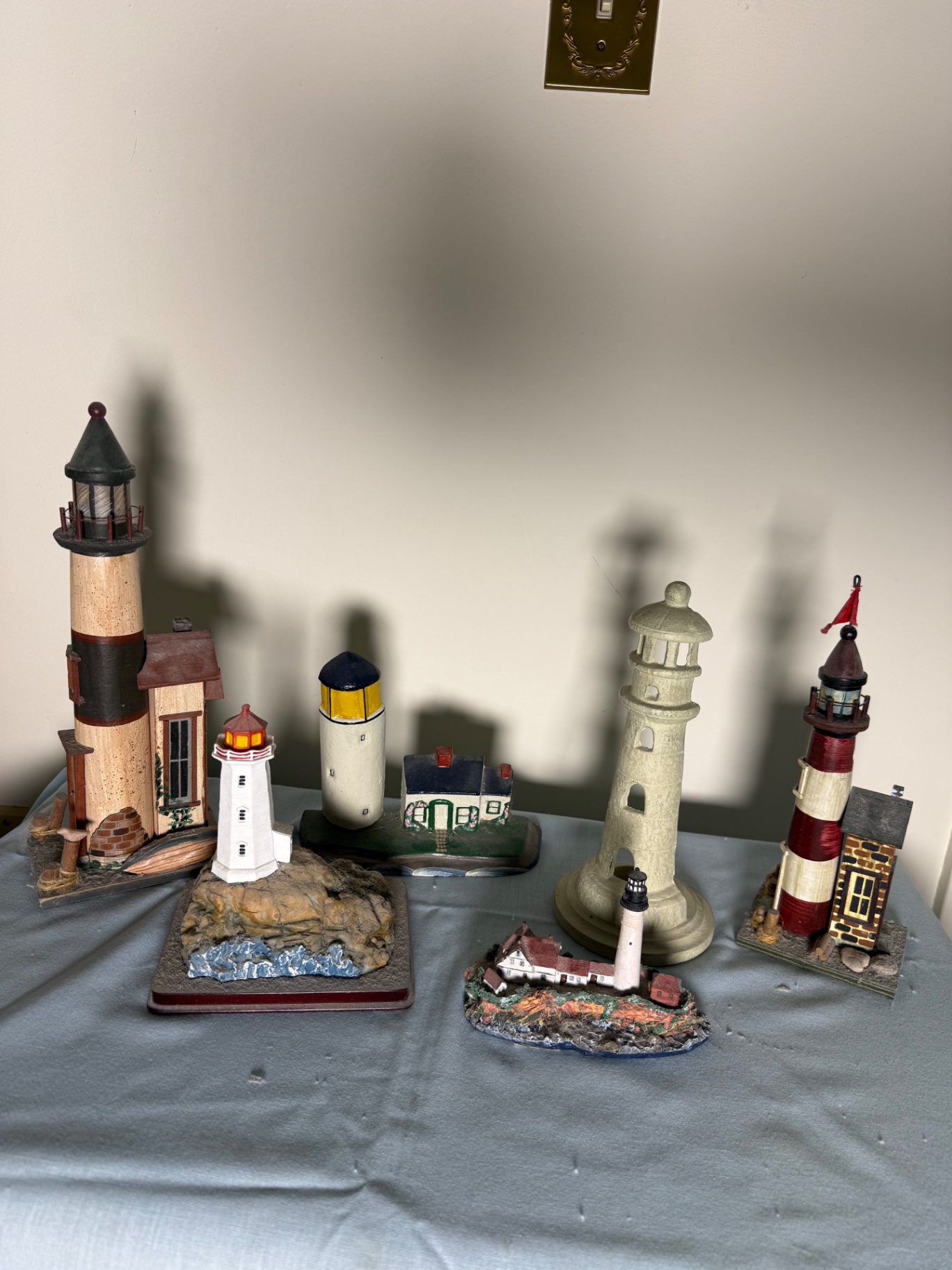 Lighthouse-themed decorative miniatures and art - image 4 of 8