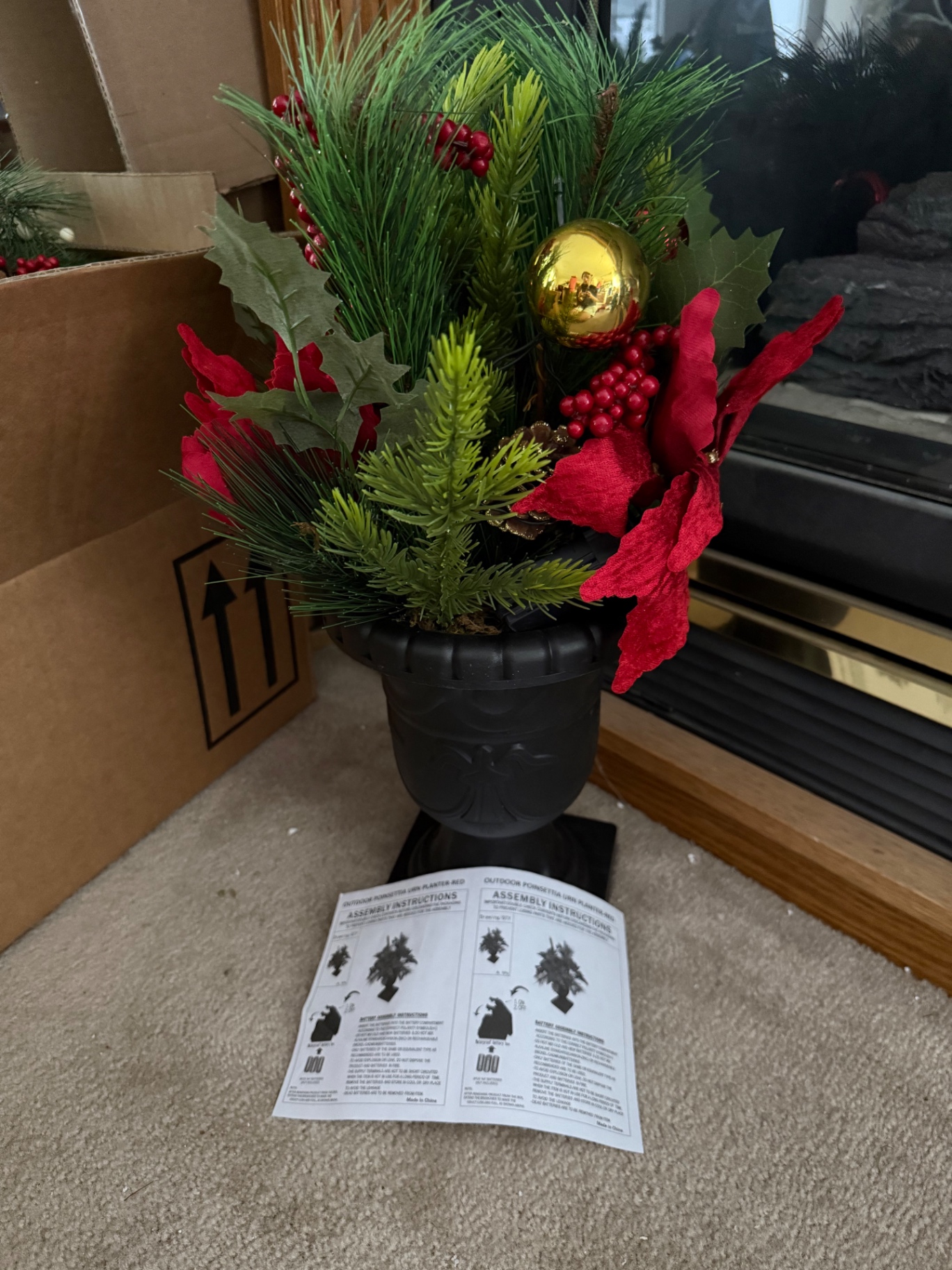 Assorted Christmas Holiday Centerpieces and Wreaths - image 4 of 8
