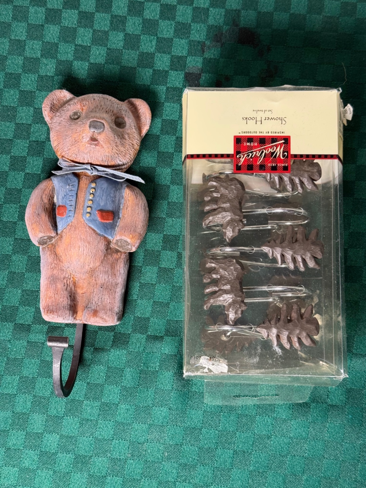 Bear-themed clock and teddy bear collectibles - image 3 of 7