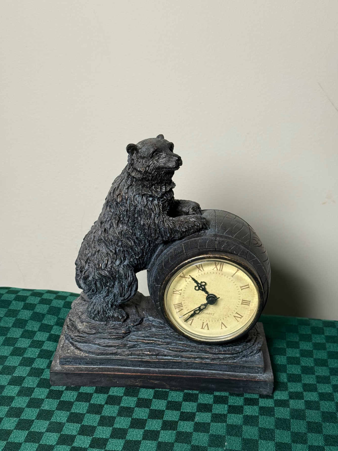 Bear-themed clock and teddy bear collectibles - image 4 of 7
