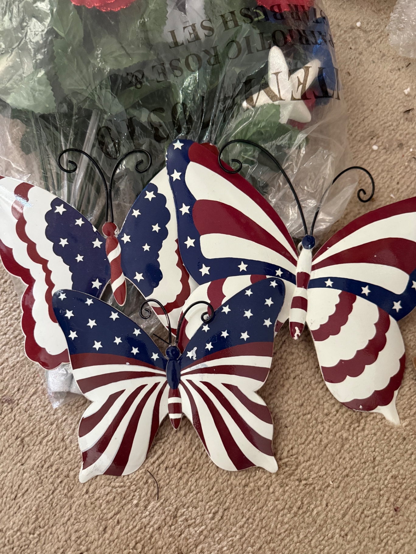 Patriotic USA-themed home decor assortment - image 2 of 8