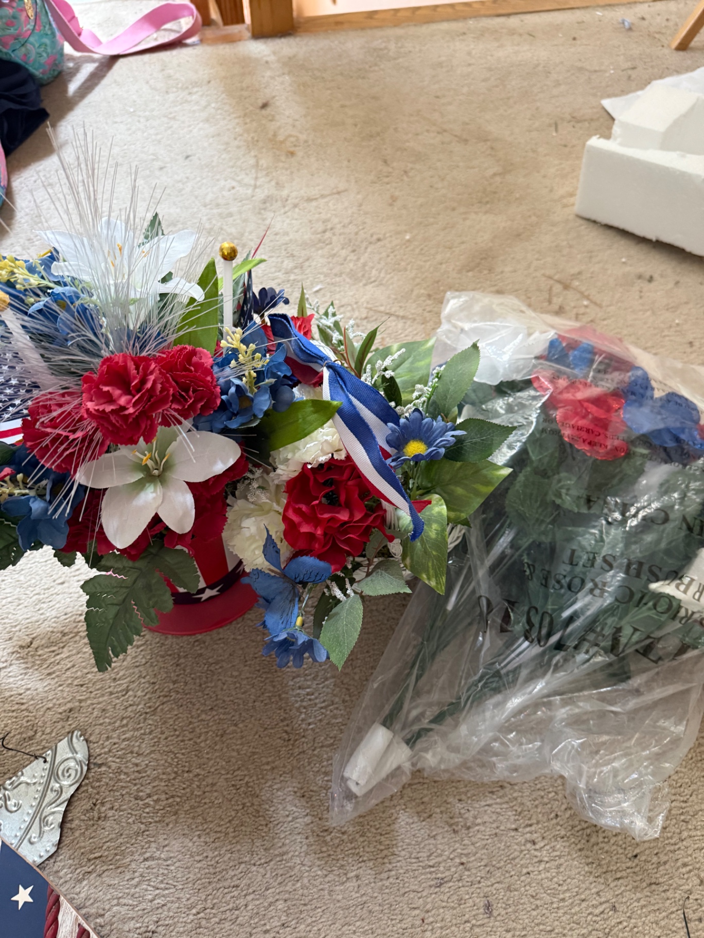 Patriotic USA-themed home decor assortment - image 5 of 8