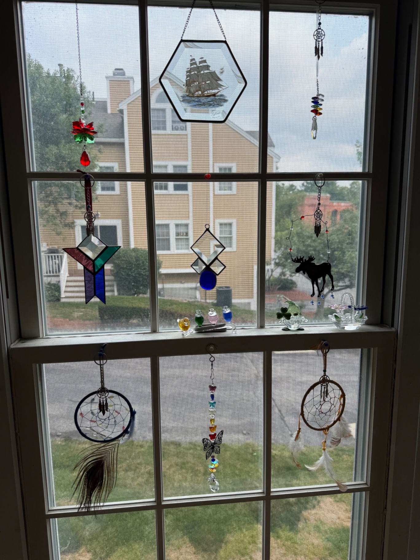 Assorted decorative hanging ornaments - image 5 of 16