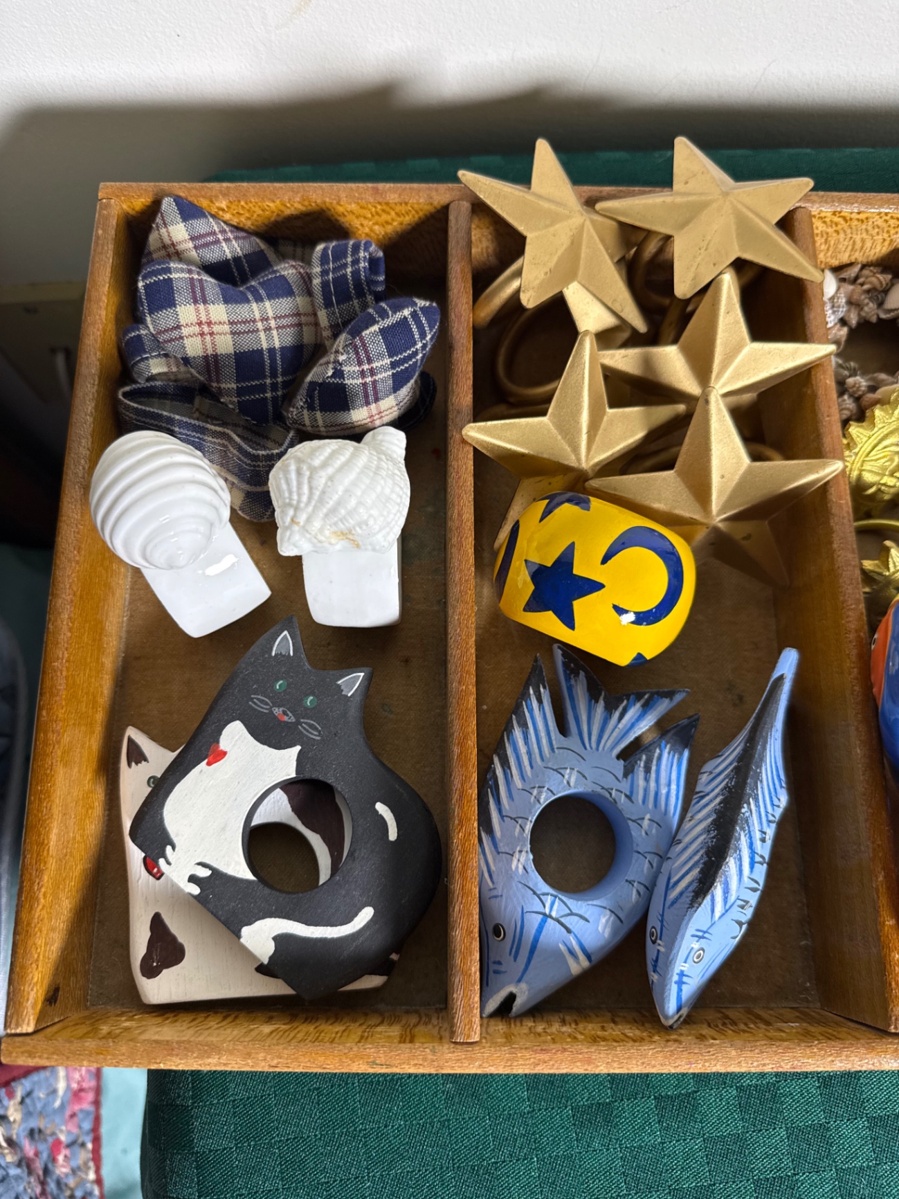 Assorted napkin rings and decorative trinkets - image 2 of 8