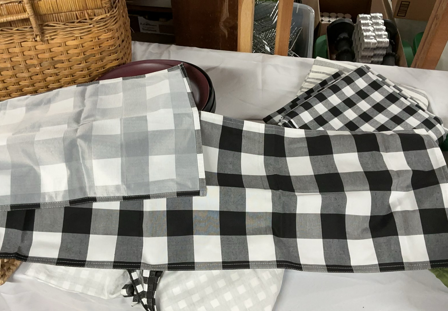 Picnic Baskets And Supplies - image 11 of 15